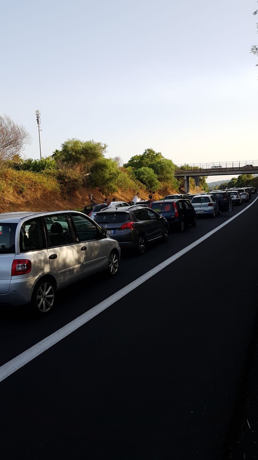 Incidenti, scontro tra moto e auto, autostrada Messina-Catania in tilt