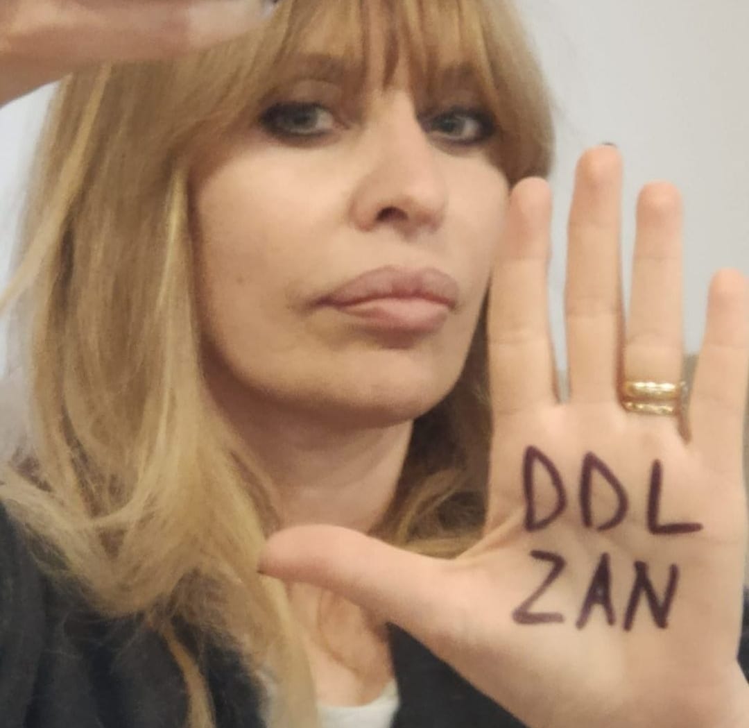 Galleria foto 'Alessandra Mussolini diventa una “ragazza di sinistra” e sostiene il Ddl Zan' - foto 1