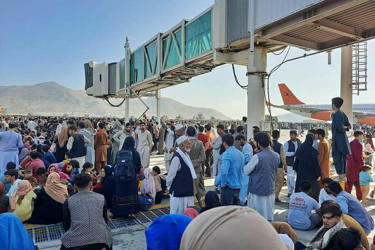 Afghanistan, allarme terrorismo, chiuso aeroporto e stop recupero collaboratori