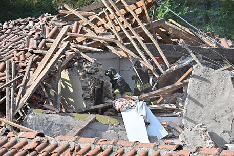 Crolla palazzina a Torino, morto un bimbo di quattro anni
