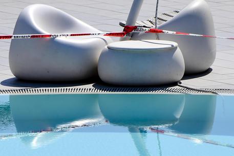 Bambino di tre anni annega nella piscina di un b&b, la tragedia e le indagini