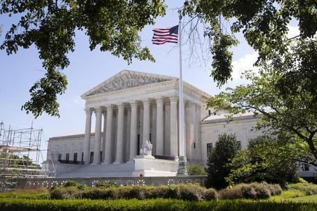 Usa, allarme bomba: Fbi negozia con presunto attentatore Usa, allarme bomba: Fbi negozia con presunto attentatore