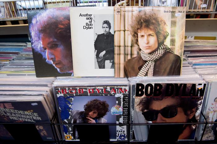Bob Dylan vince causa per profitti sue canzoni e intasca 300 mln