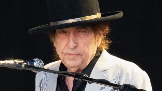 Bob Dylan citato in tribunale “abusi sessuali su 12enne nel 1965”