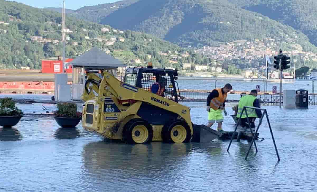 Maltempo, frane ed esondazioni, paura sui laghi di Como e di Garda