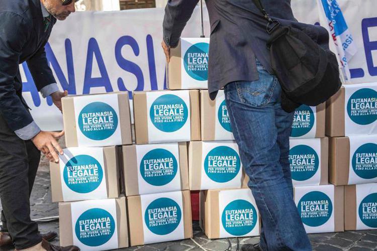 Eutanasia legale, referendum, “Superate 500mila firme”