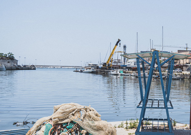 A Mazara del Vallo reti da pesca in disuso diventano zaini ecologici