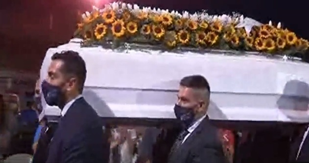 Femminicidio Acitrezza, i funerali e il ricordo dello scrittore