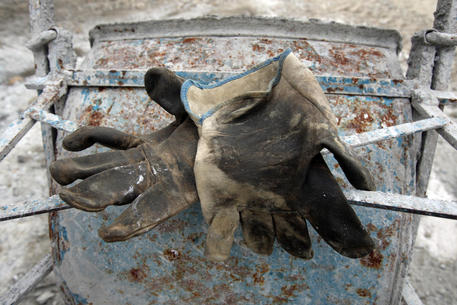 Incidente sul lavoro, operaio precipita da impalcatura e muore