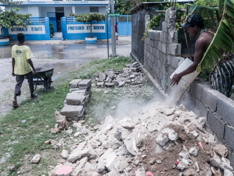 Terremoto Haiti, quasi duemiladuecento morti Terremoto Haiti, quasi duemiladuecento morti
