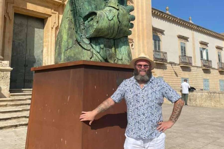 Helsinki de “La Casa di Carta”, in vacanza nel siracusano