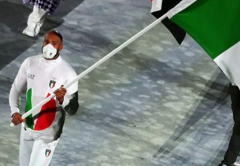 Tokyo 2020, la cerimonia di chiusura, Jacobs portabandiera, le foto