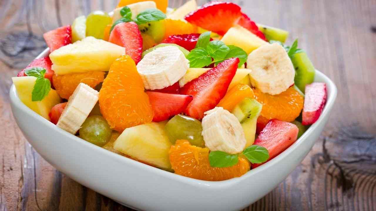 Macedonia di frutta pronta al supermercato, i rischi per la salute