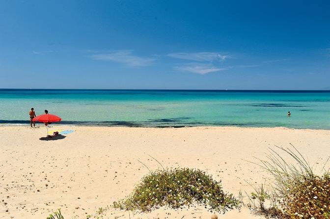 Mazara del Vallo, accusa malore in spiaggia, muore bagnante