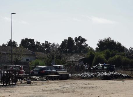 Ex militare ucciso a coltellate in casa, indagini in corso