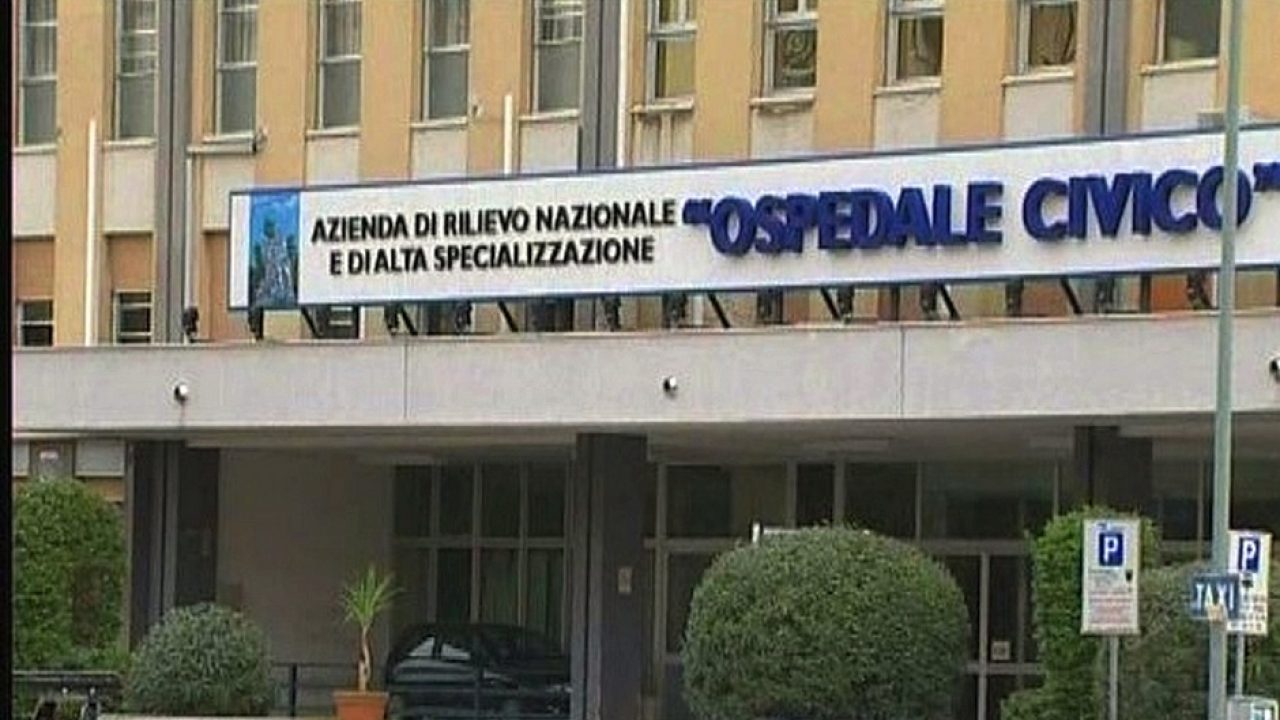“Troppo lenti” a curare il padre, donna “scatena il panico” al Pronto Soccorso dell’ospedale Civico