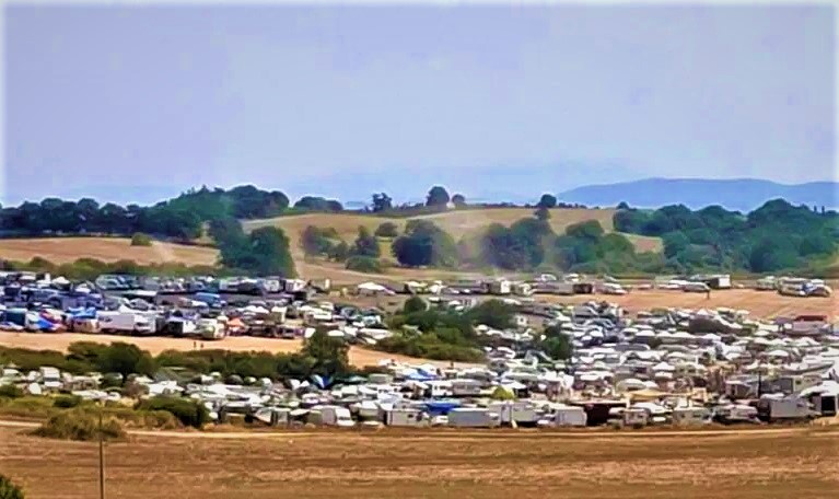 Viterbo, Rave con morto, in migliaia in fuga nella notte