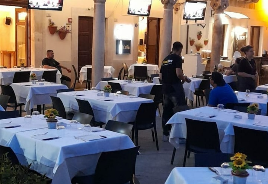 Covid, Comiso, protesta contro zona arancione, ristoratore multato