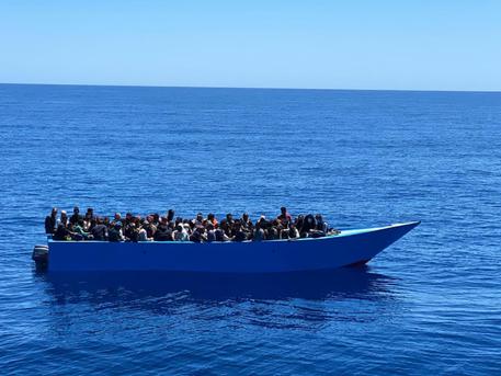 Migranti, 424 persone soccorse e portate a Lampedusa