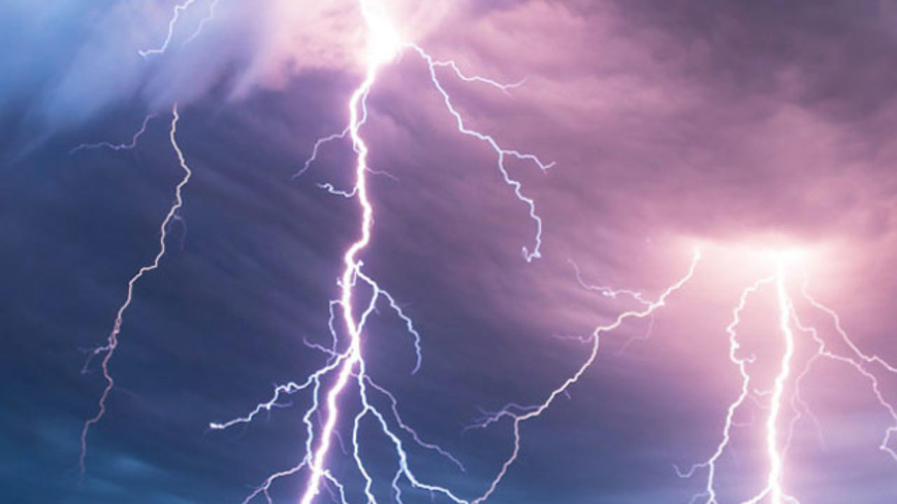 Meteo, scatta l’allerta per oggi 6 maggio: piogge e temporali in queste regioni