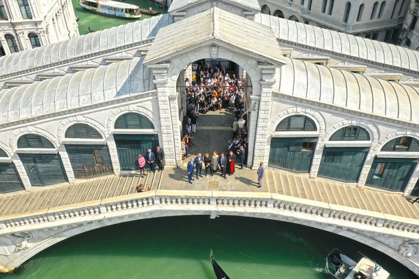 Restituito a Venezia il Ponte di Rialto, restauro da 5 milioni