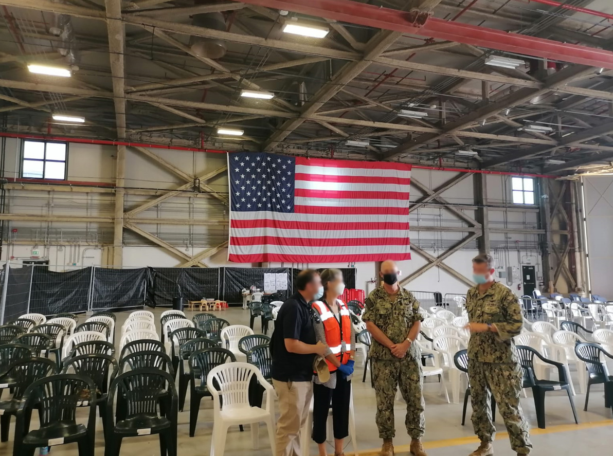 Dentro la base americana di Sigonella, la speranza negli occhi dei bambini afghani