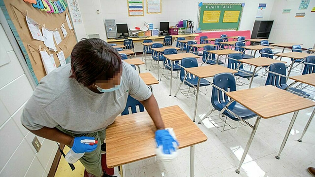 Dai trasporti alle sanificazioni, si torna in classe nell’incertezza