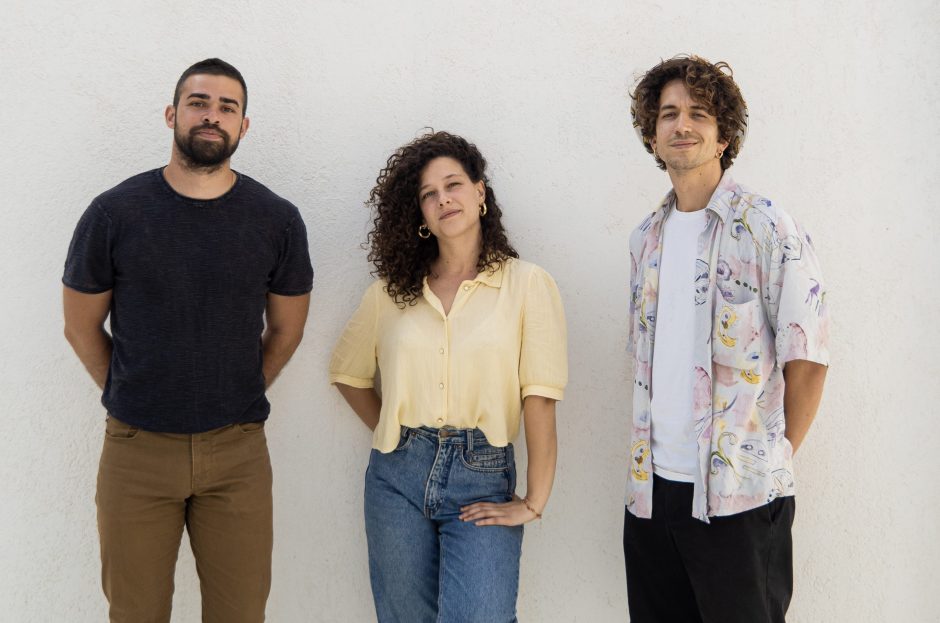 Borse e zaini dalle reti da pesca, la sfida “green” di tre ragazzi mazaresi