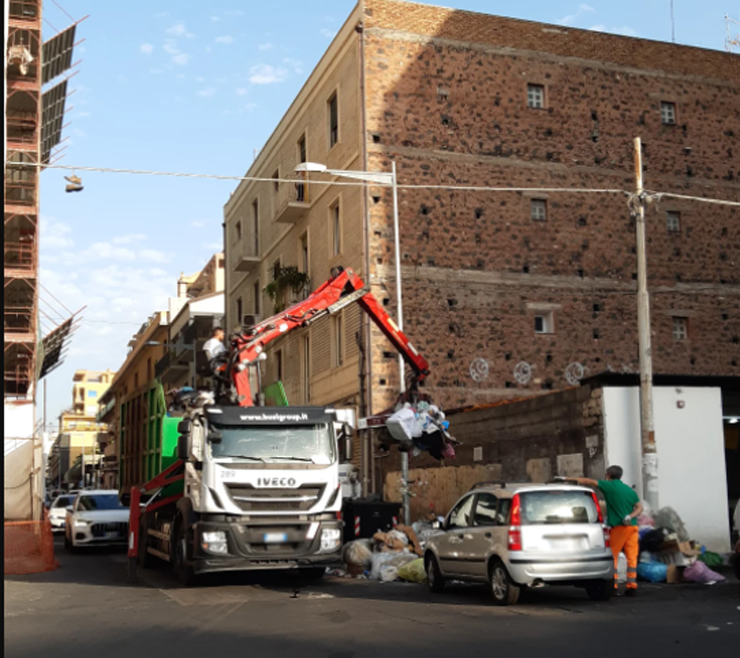 Rifiuti, emergenza “tamponata” a Catania ma solo per due mesi