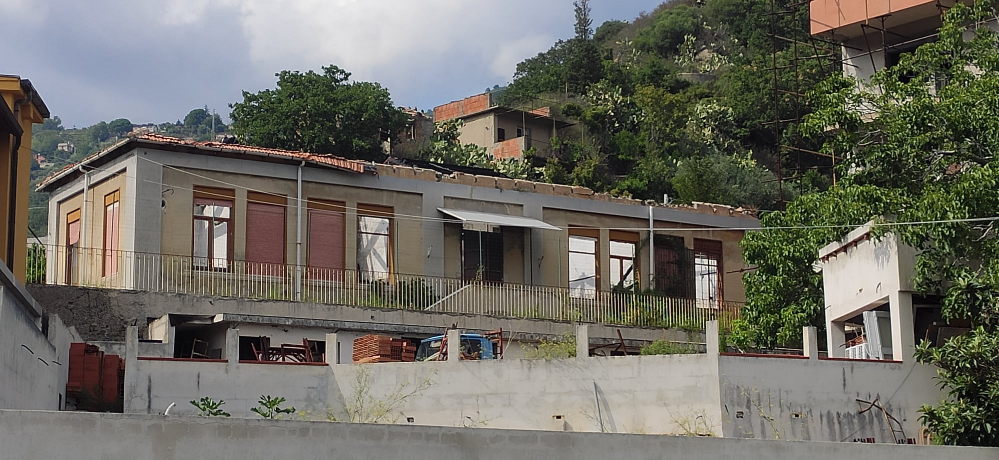 Per la scuola di Mili San Pietro la svolta sembra essere vicina