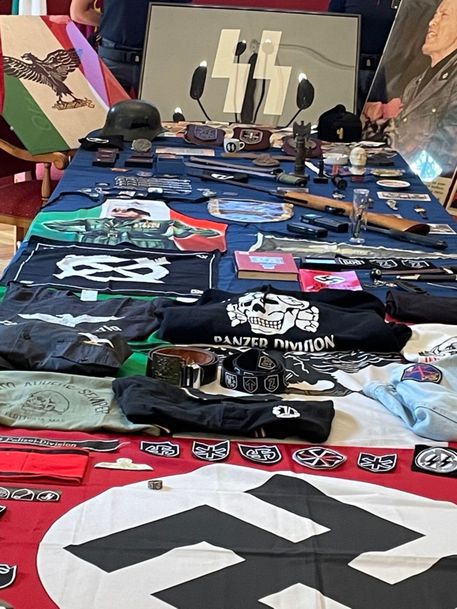 Propaganda nazi-fascista sui social, quattro indagati