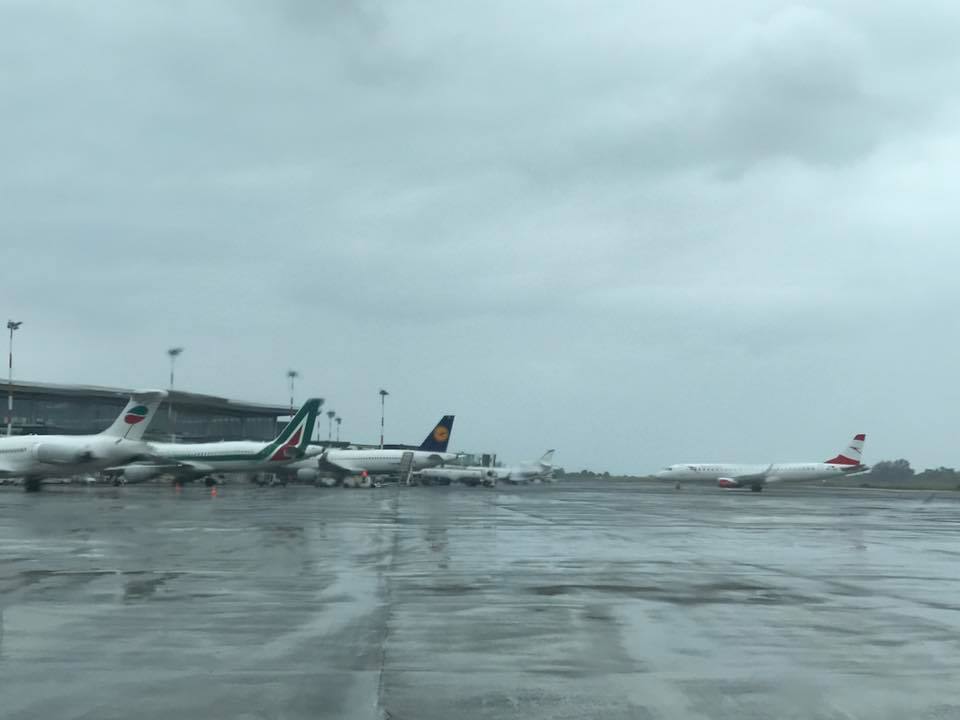 Temporale a Catania, decina voli dirottati, disagi per i viaggiatori