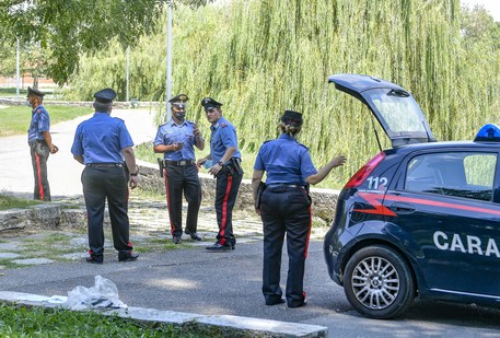 Incendiano rifiuti in parco archeologico, arrestati due braccianti Incendiano rifiuti in parco archeologico, arrestati due braccianti