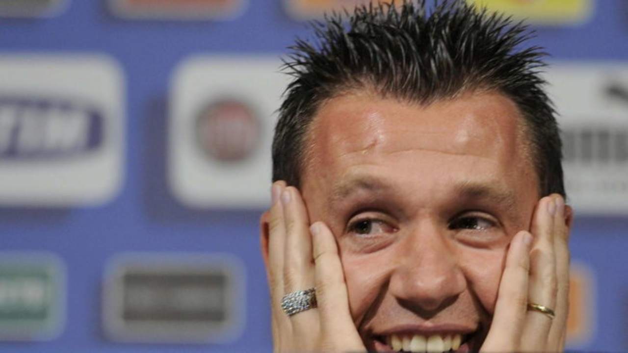 Covid, Antonio Cassano ricoverato, polemiche sul vaccino