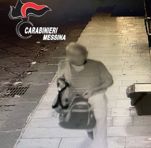 Clochard uccisa a Messina, il video dell’assassino e il ritrovamento della borsa