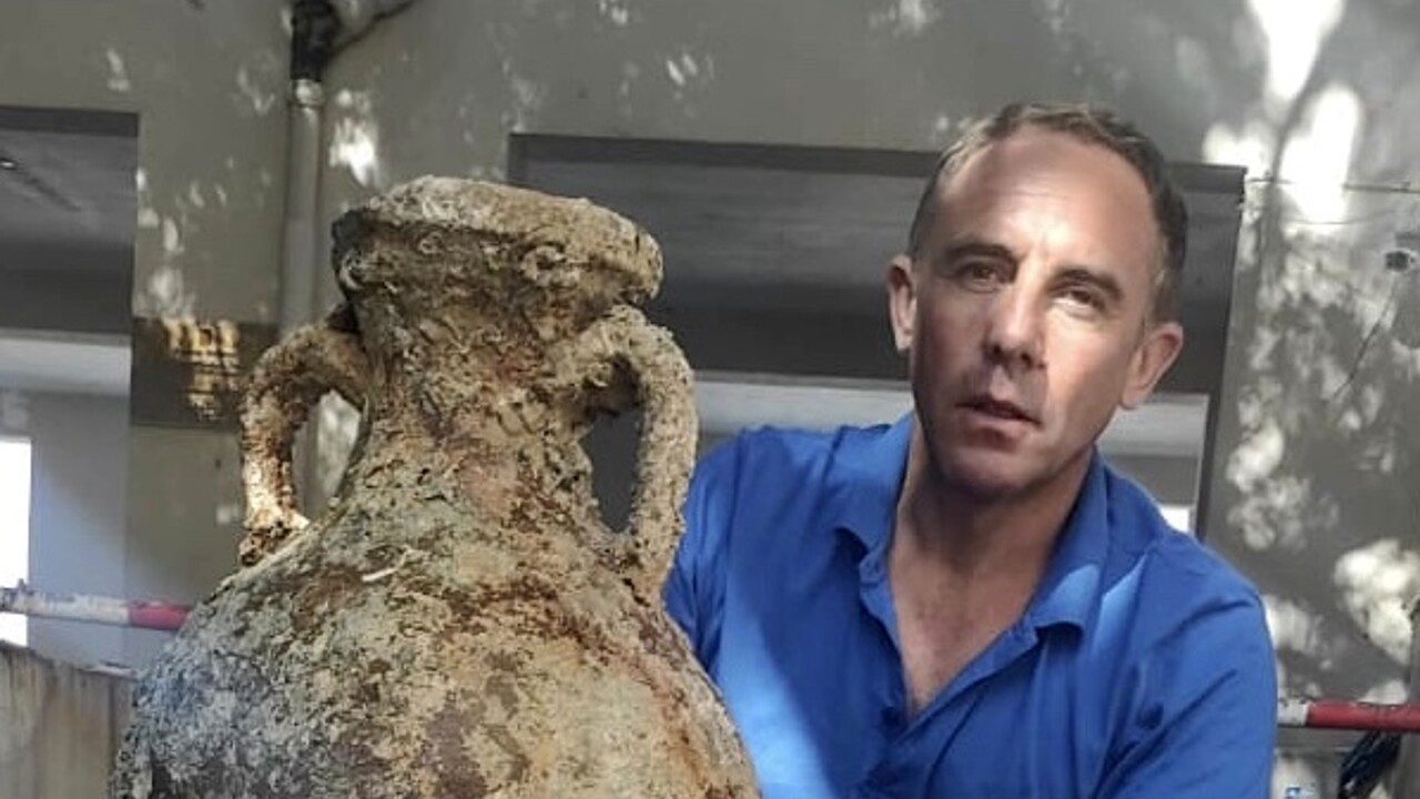 Beni culturali Sicilia, recuperata anfora romana al largo di Capo Gallo