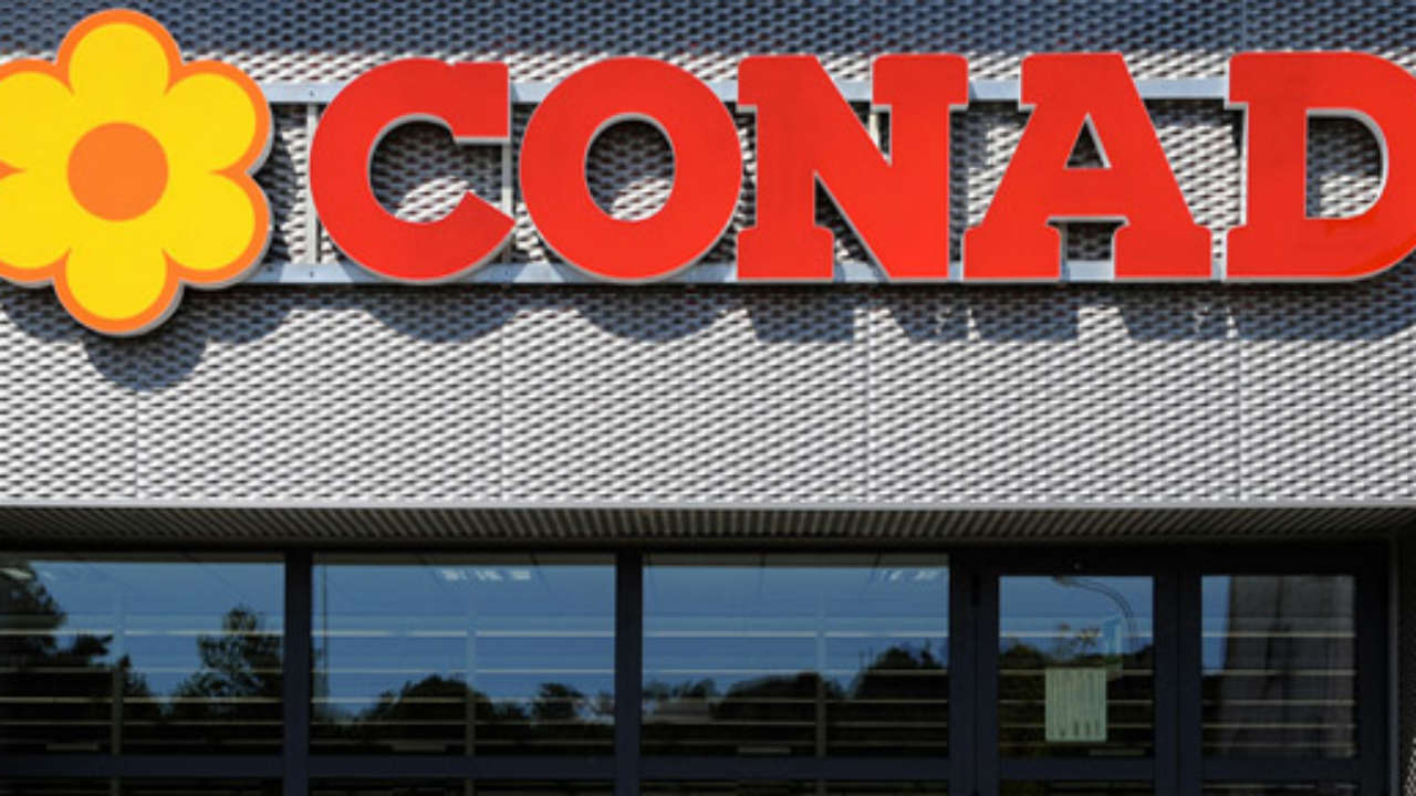L’ad Conad, “aspettativa non retribuita per i lavoratori senza vaccino”, è polemica