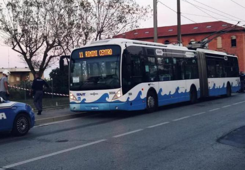 Rimini, fuori pericolo il bimbo ferito nell’accoltellamento sul bus