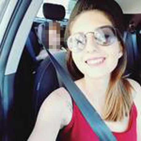 Giovane uccisa a colpi di pistola in casa, chi era e dinamica dell’omicidio