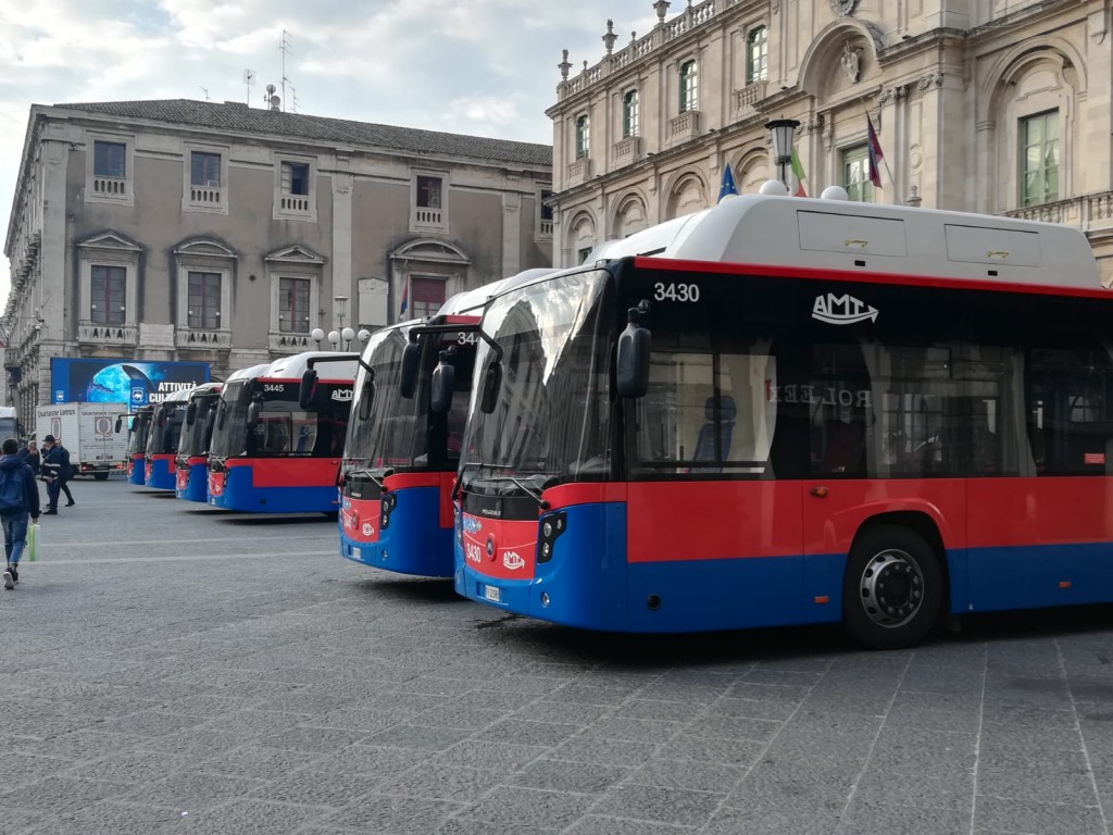 Catania, studentessa con prima dose ma senza Green pass non fatta salire sul bus