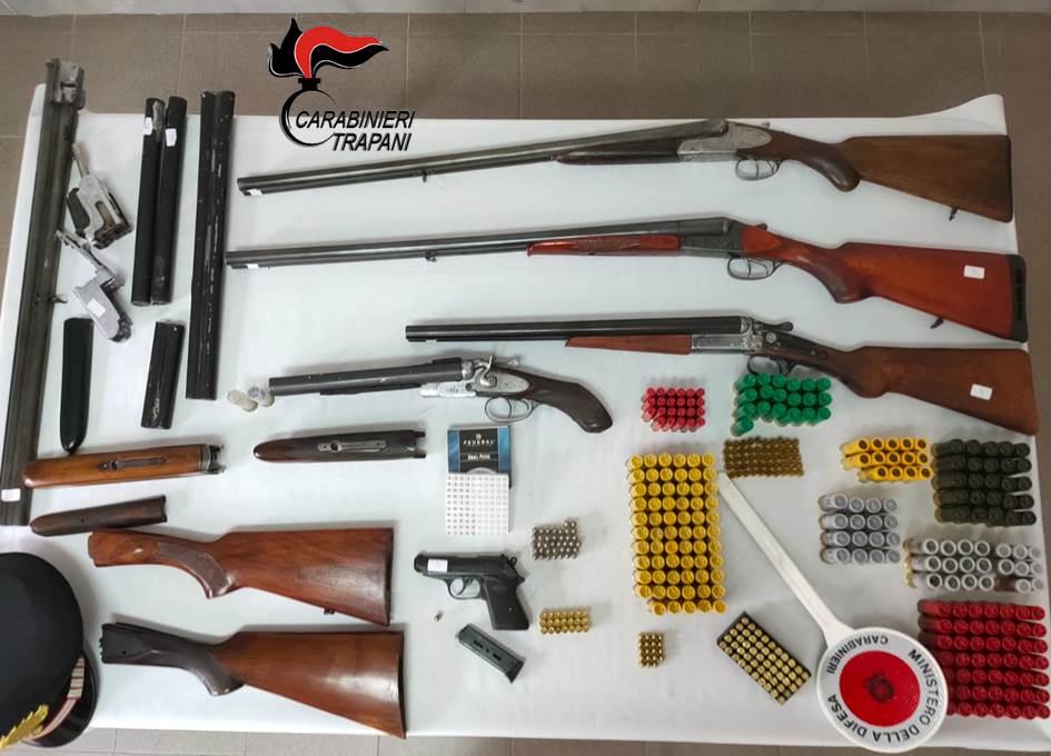 Partanna, spara al fratello e in casa nasconde arsenale, un arresto