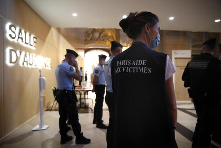 Bataclan, al via maxiprocesso al kamikaze sopravvissuto, “Allah unico dio”