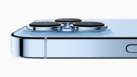 iPhone 14, nuovo design e ricarica senza fili