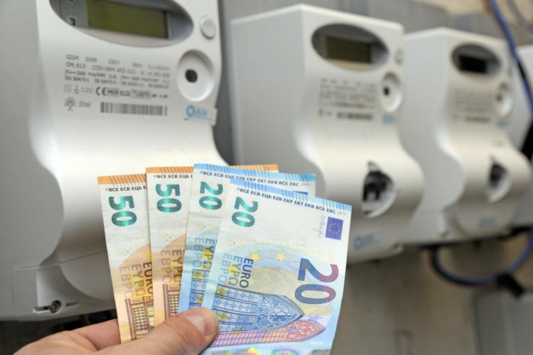 Caro luce-gas: “A questi ritmi le bollette cresceranno di mille euro in un anno”