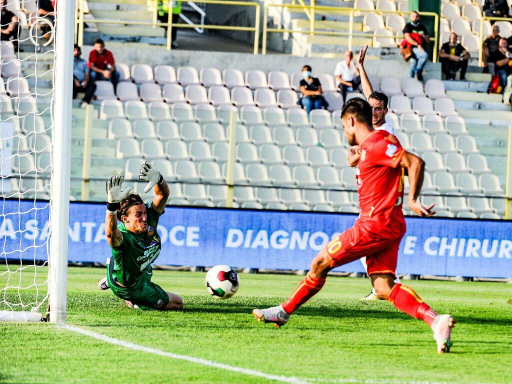 Calcio, Serie C, bel pareggio del Catania a Catanzaro Calcio, Serie C, bel pareggio del Catania a Catanzaro