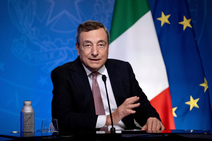 Manovra, il premier Draghi la rinvia al Parlamento