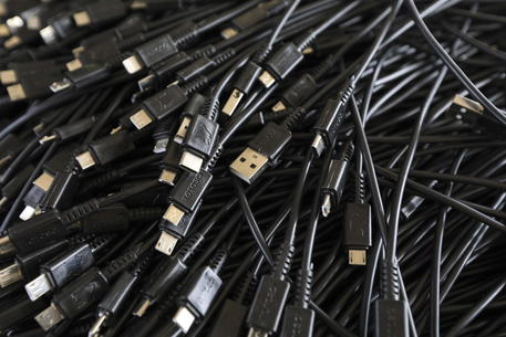 Ue presenta proposta per caricabatterie universale Ue presenta proposta per caricabatterie universale