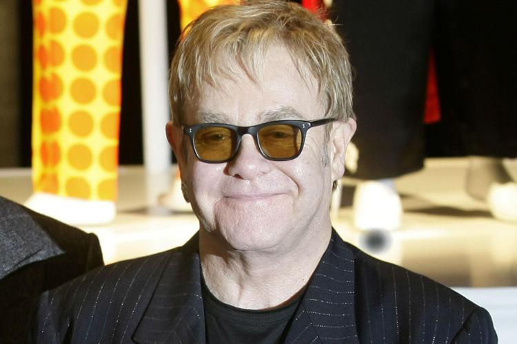 Elton John “Esco da Twitter, rattrista vedere disinformazione che fa”