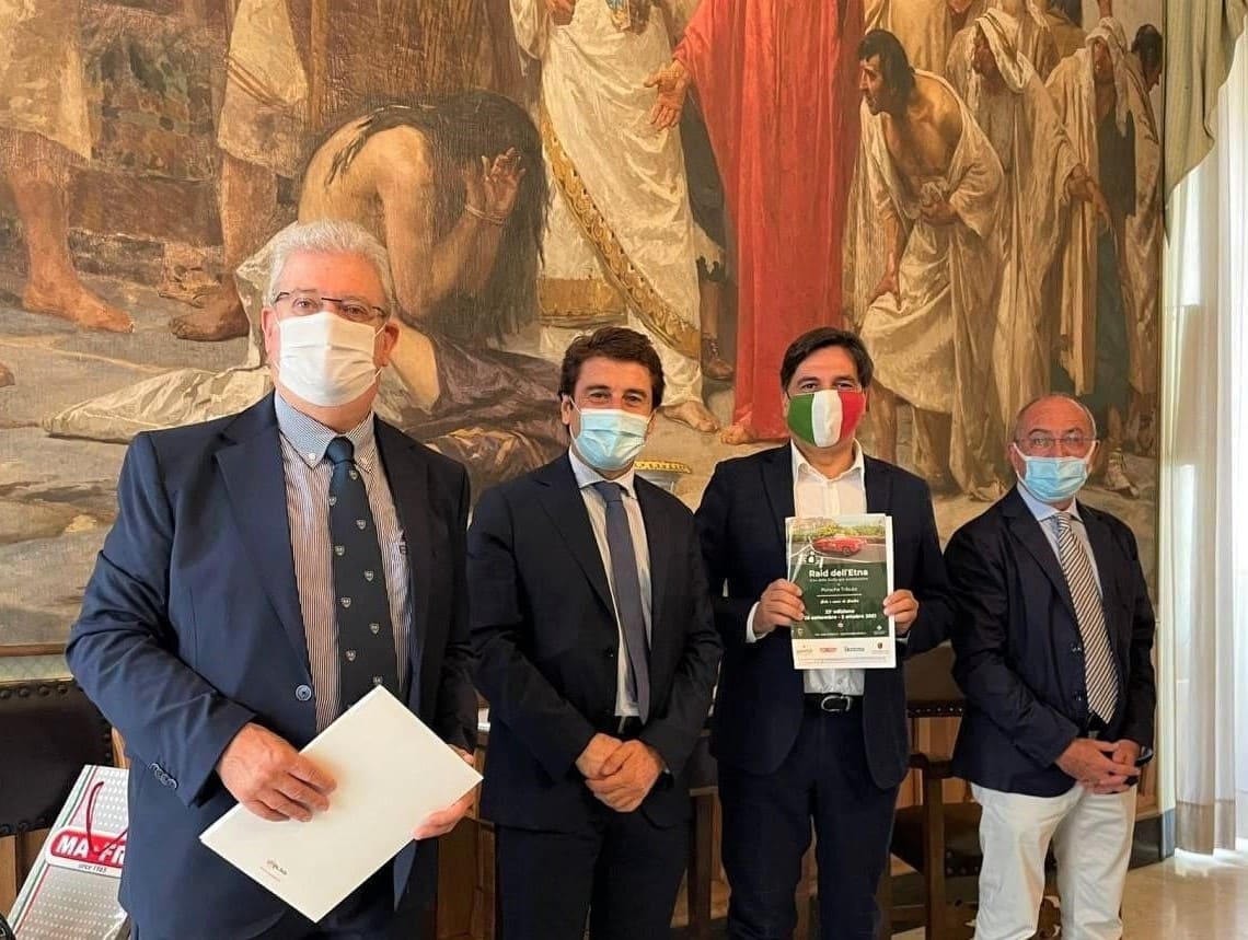 Galleria foto 'Auto storiche, si accendono i motori per l’edizione 2021 del Raid dell’Etna' - foto 1