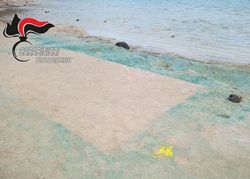 Pantelleria, imbrattò il lago di Venere: denunciata turista milanese